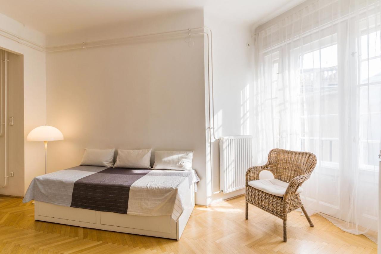 Klauzal Apartment W/3 Bedrooms, French Balcony Budapest Kültér fotó