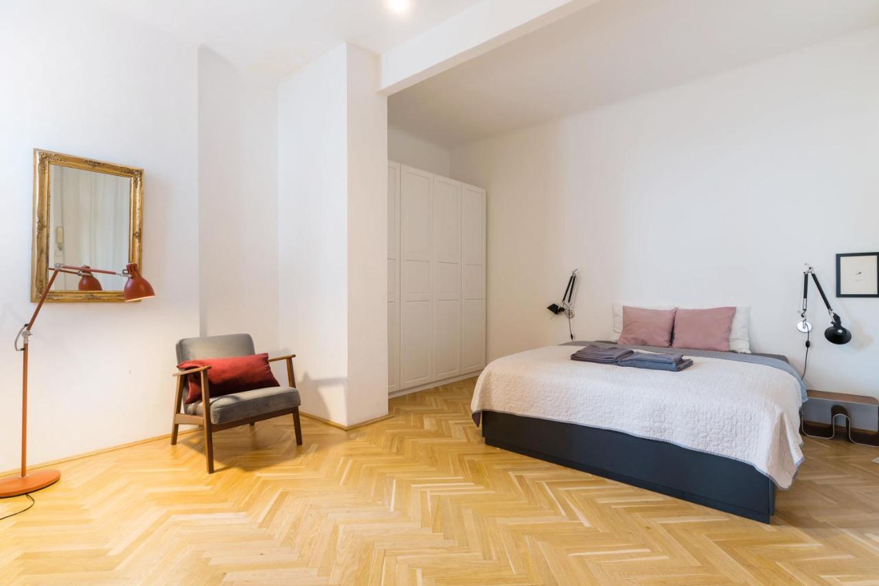 Klauzal Apartment W/3 Bedrooms, French Balcony Budapest Kültér fotó