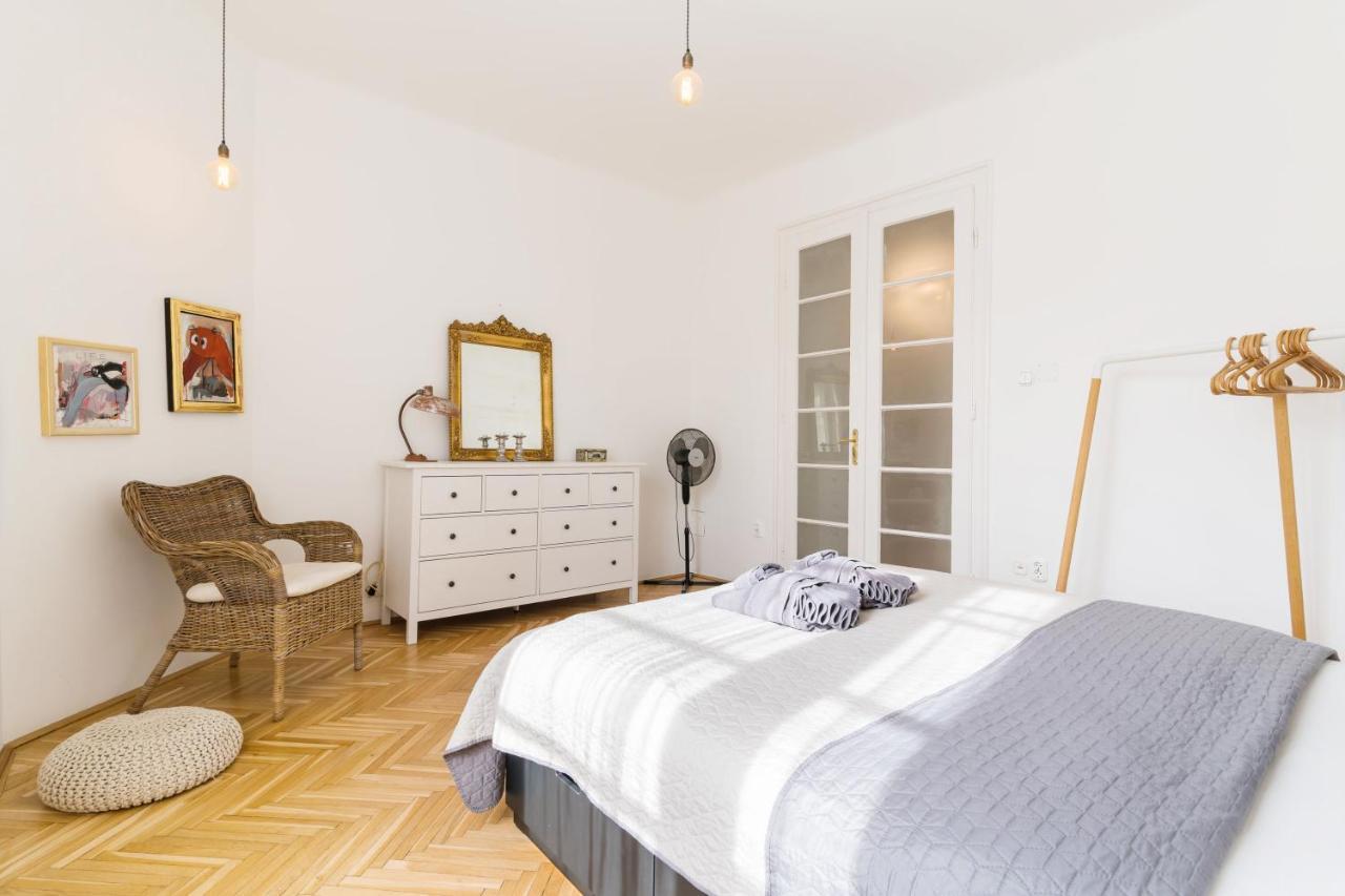Klauzal Apartment W/3 Bedrooms, French Balcony Budapest Kültér fotó
