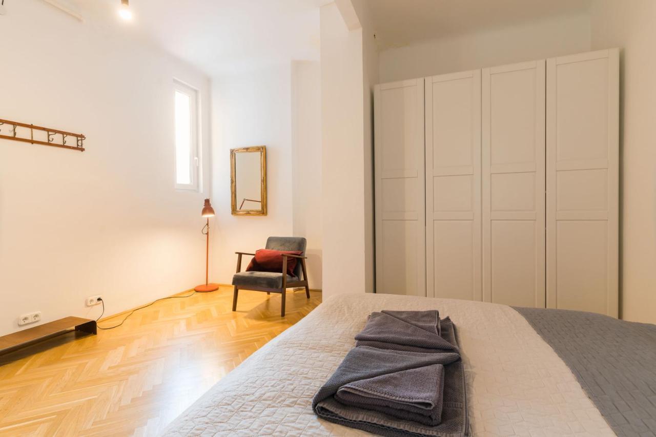 Klauzal Apartment W/3 Bedrooms, French Balcony Budapest Kültér fotó
