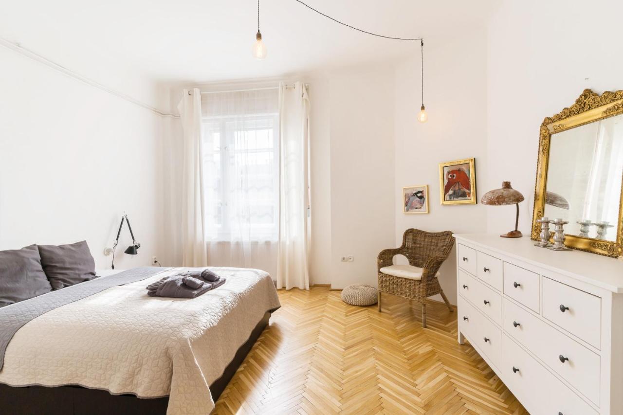 Klauzal Apartment W/3 Bedrooms, French Balcony Budapest Kültér fotó