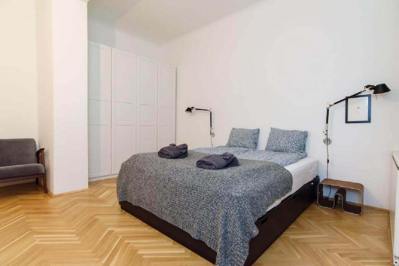 Klauzal Apartment W/3 Bedrooms, French Balcony Budapest Kültér fotó