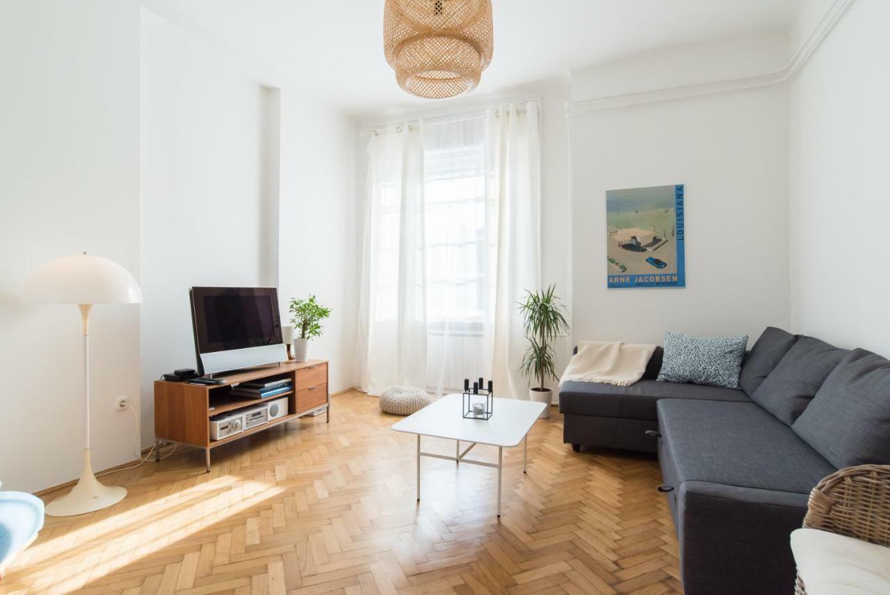 Klauzal Apartment W/3 Bedrooms, French Balcony Budapest Kültér fotó