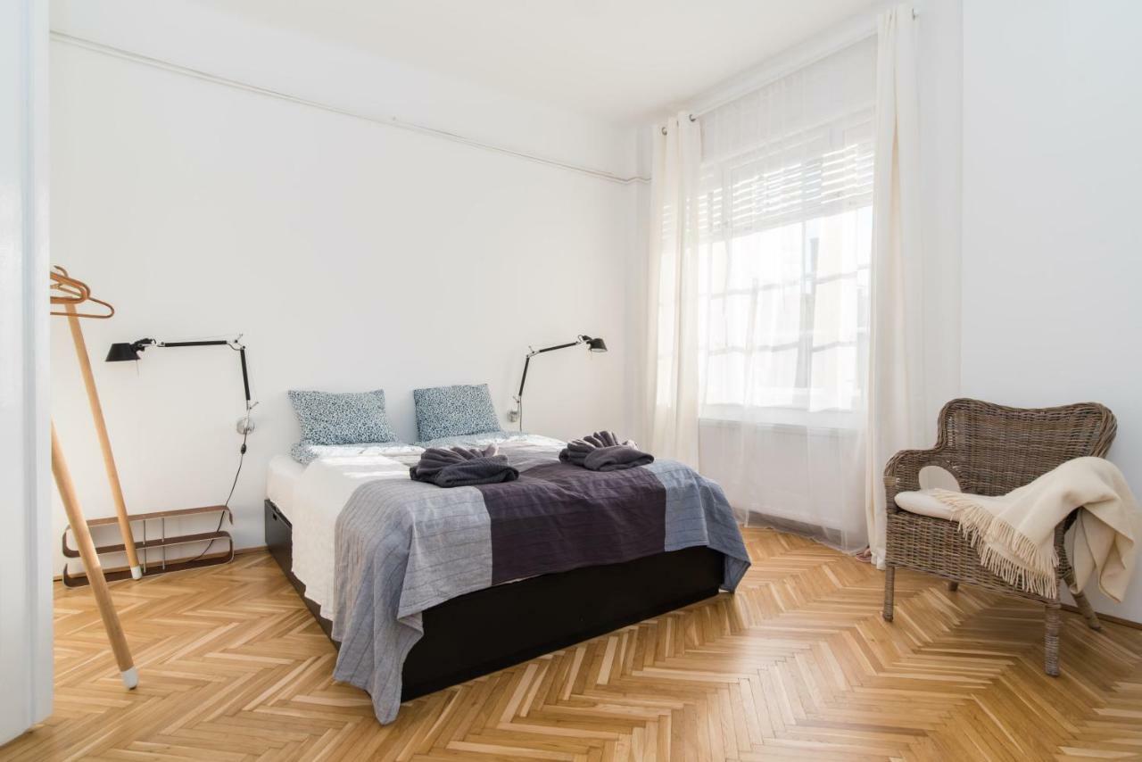 Klauzal Apartment W/3 Bedrooms, French Balcony Budapest Kültér fotó